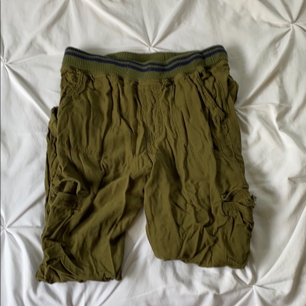 Army green cargo sweats 🔥🔥